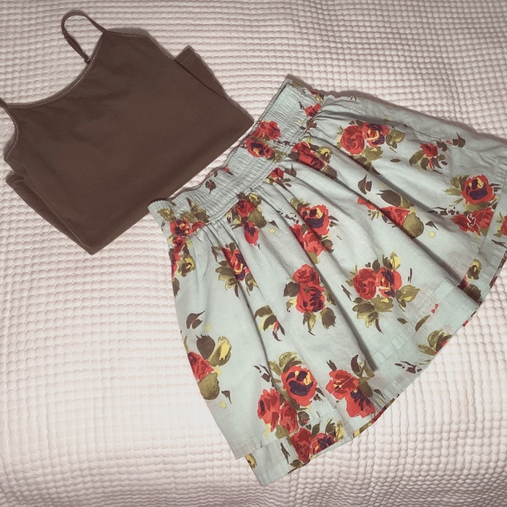 Girls Hollister Skirt w/coordinating tank top Skirt M/top 10